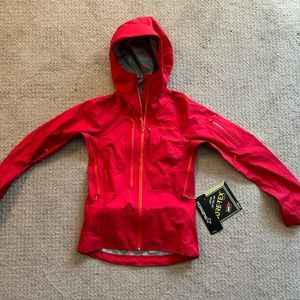 Women's LOFOTEN GORE-TEX ACTIVE JACKET
